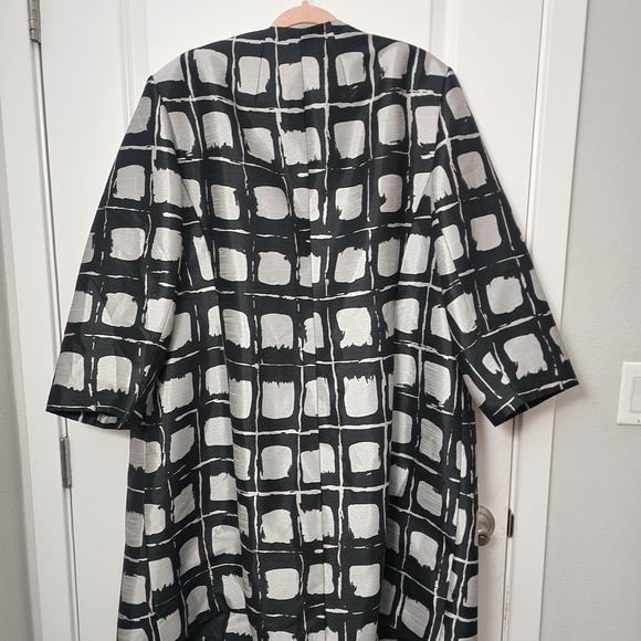 Kasper BLack and Silver Sheen Patterned Jacket Size 22W - Picture 4 of 4